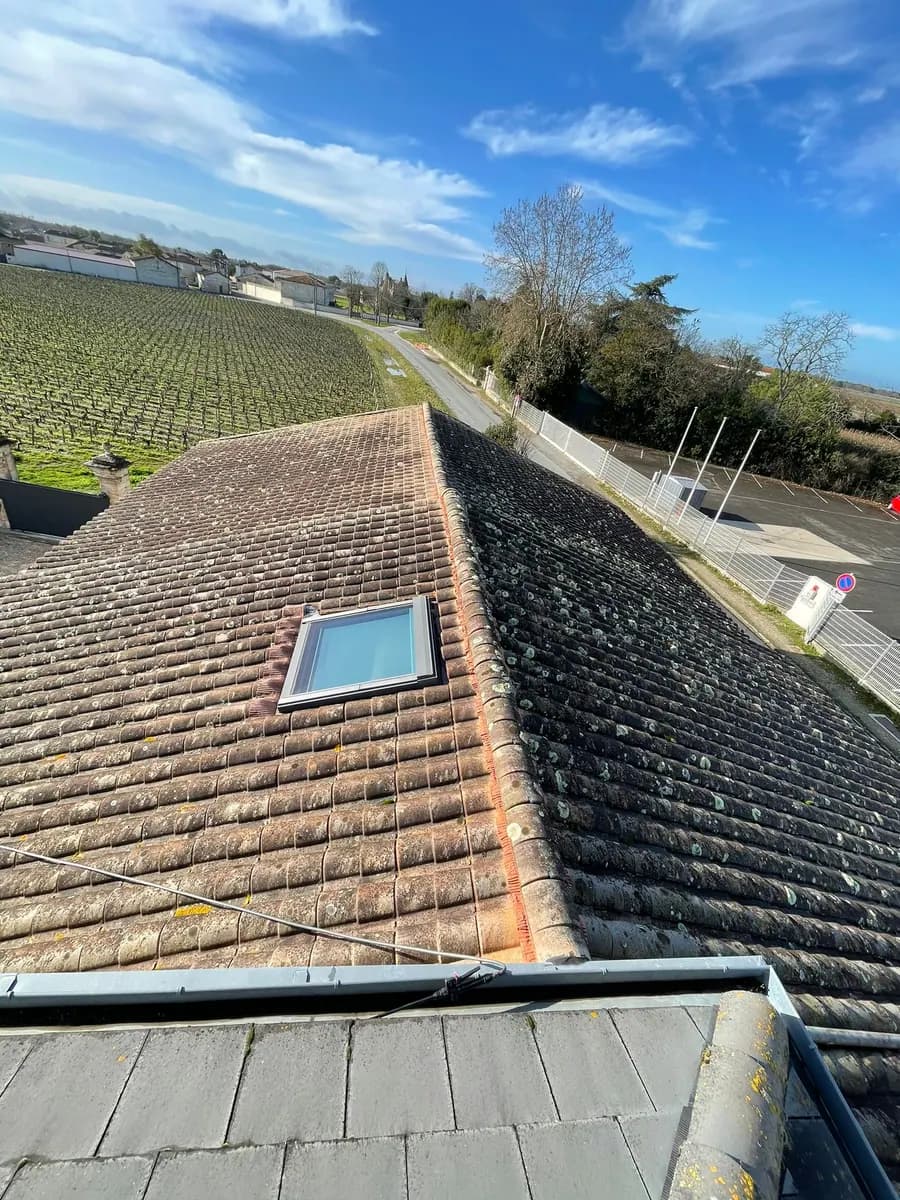 Installation velux par Couverture Gironde, couvreur à Bordeaux et en Gironde