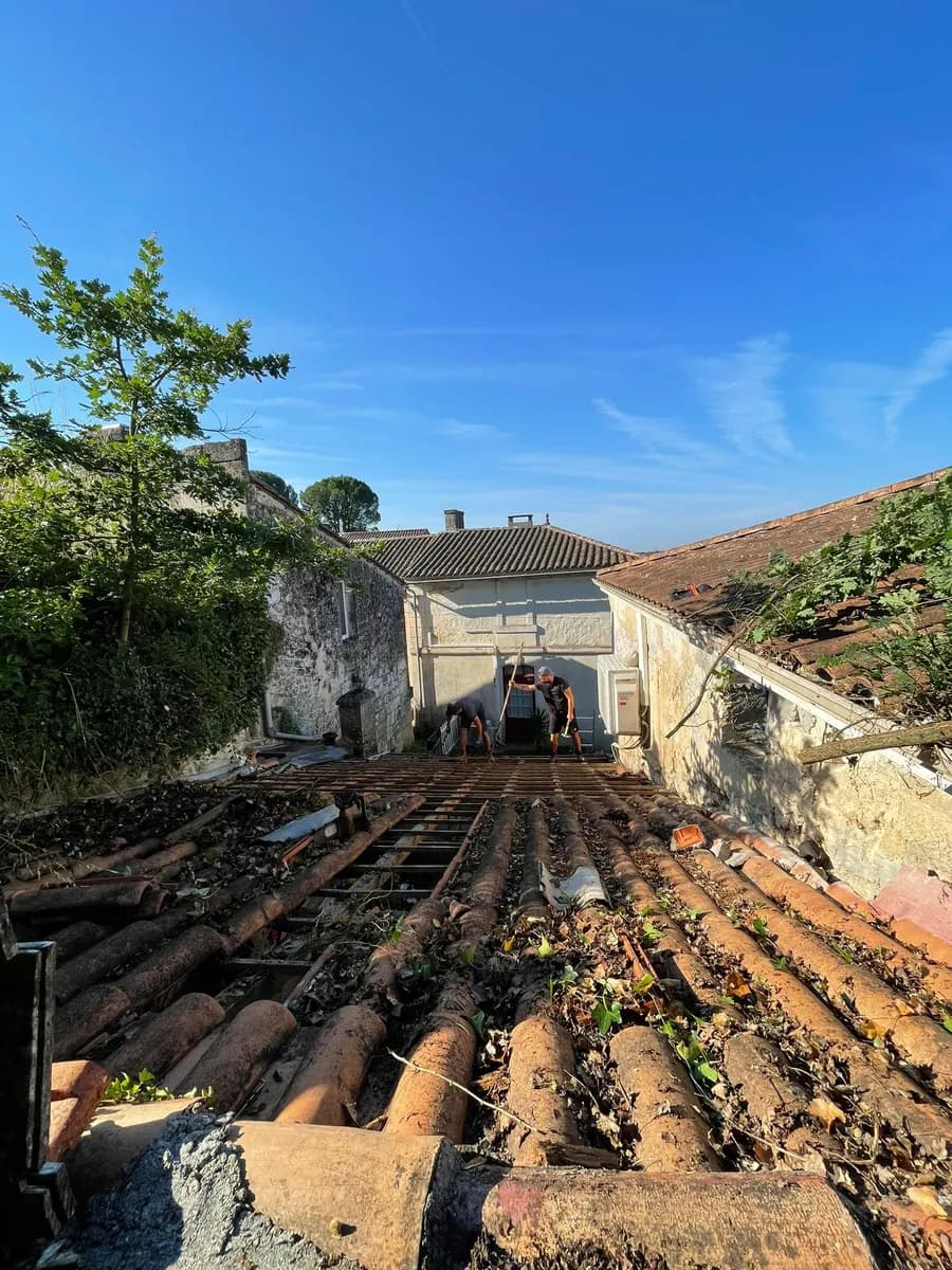 Urgence fuite toiture par Couverture Gironde, couvreur à Bordeaux et en Gironde